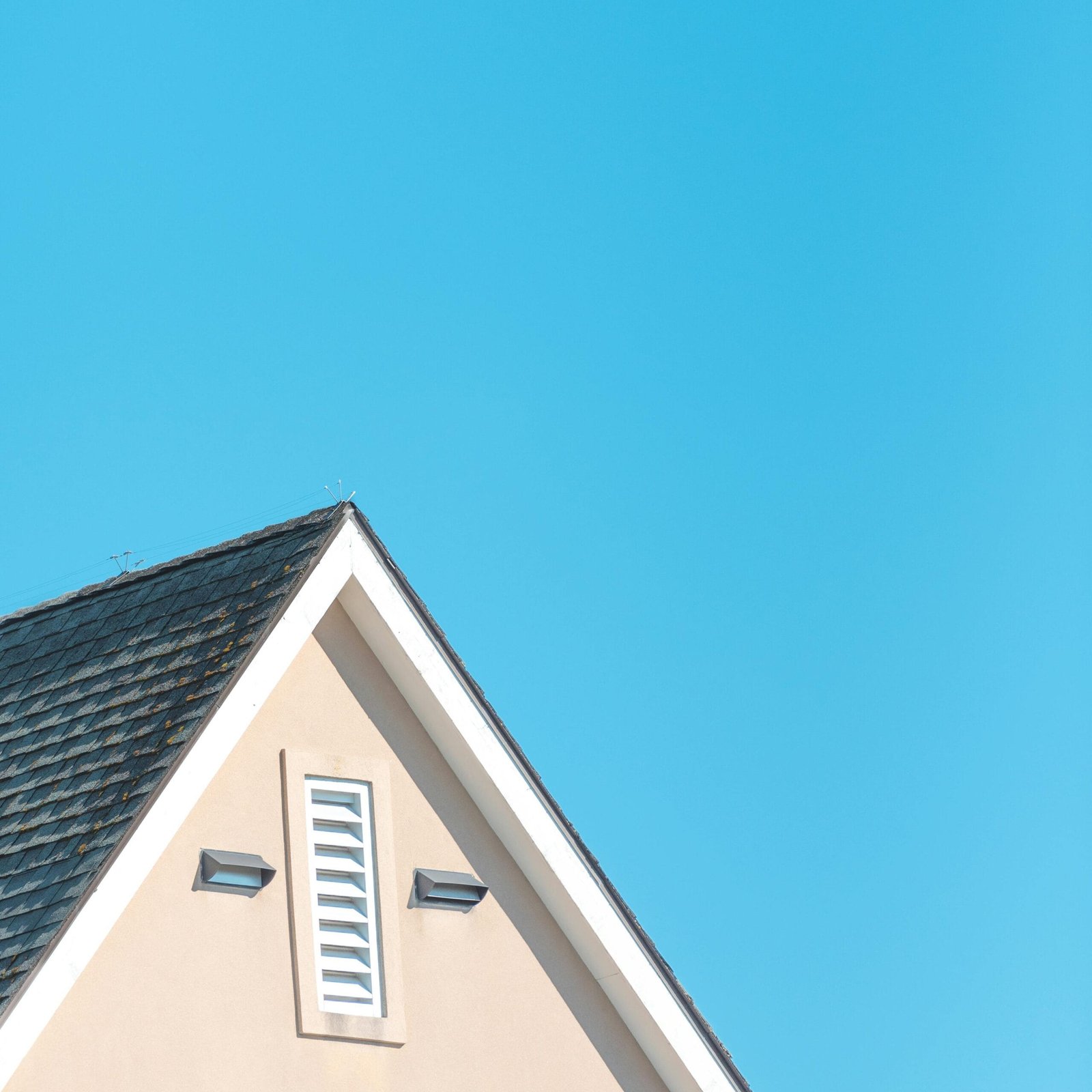 How Stone Coated Metal Roof Tiles Shield Your Home from Wind, Heavy Rain and Hail