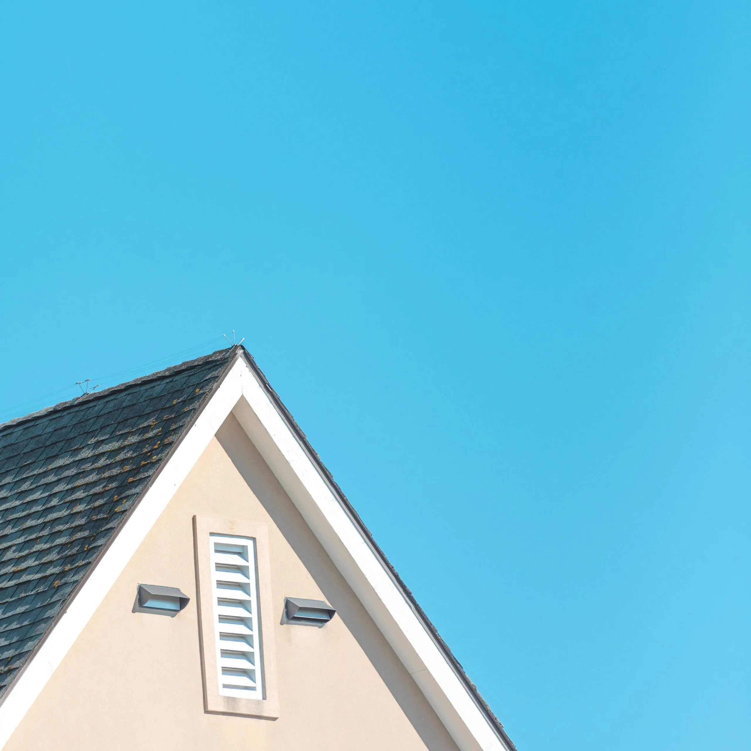 How Stone Coated Metal Roof Tiles Shield Your Home from Wind, Heavy Rain and Hail